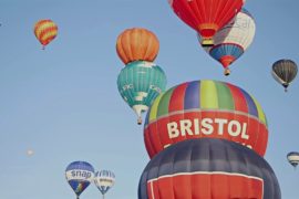Десятки ярких воздушных шаров проплыли над Бристолем