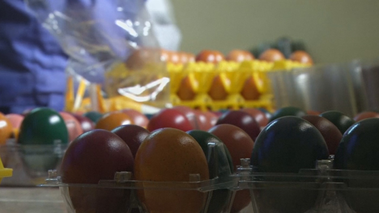 Крашеные варёные яйца – новинка в магазинах Нигерии
