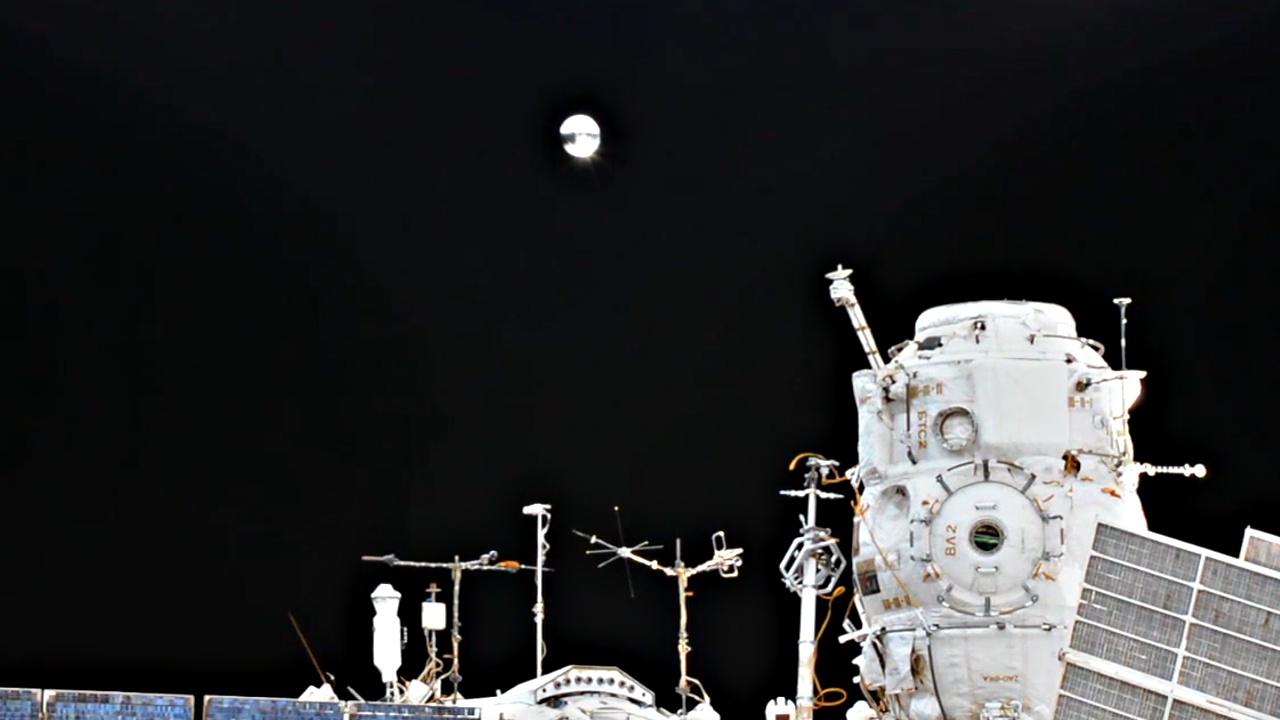 Космонавты Роскосмоса запустили первый наноспутник, напечатанный на 3D-принтере