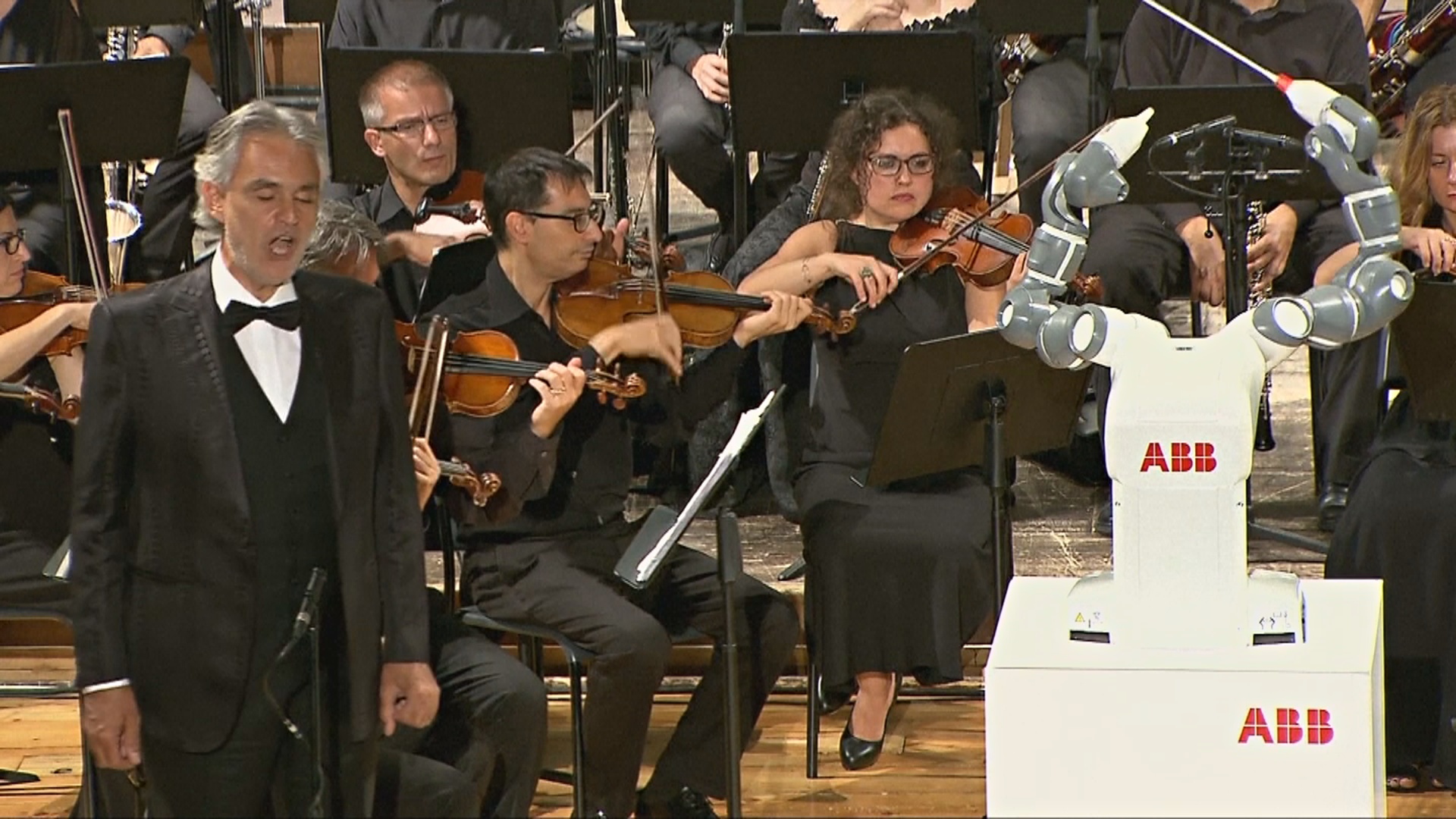 Как робот успешно дирижировал оркестром в Италии