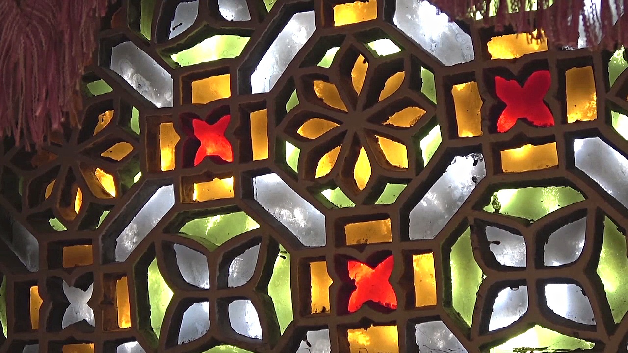 Витражные полукруглые окна – изюминка йеменской архитектуры