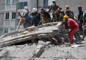 Число жертв землетрясения в Мексике превысило 230