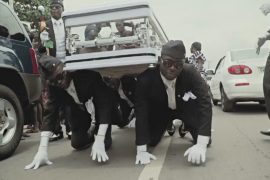 На похоронах в Гане танцуют и веселятся