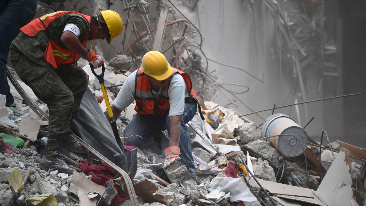 Землетрясение в Мексике: шансов найти выживших всё меньше