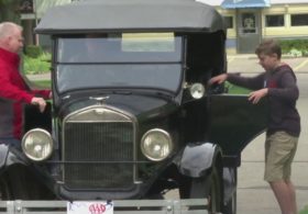 Музей в США учит водить знаковый ретро-автомобиль Ford Model T