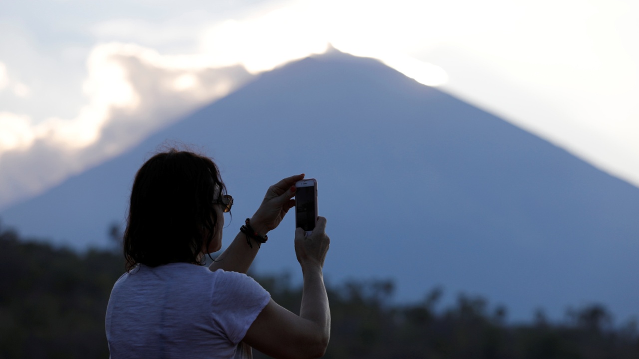 Вулканологи: «Извержение Агунга неминуемо»