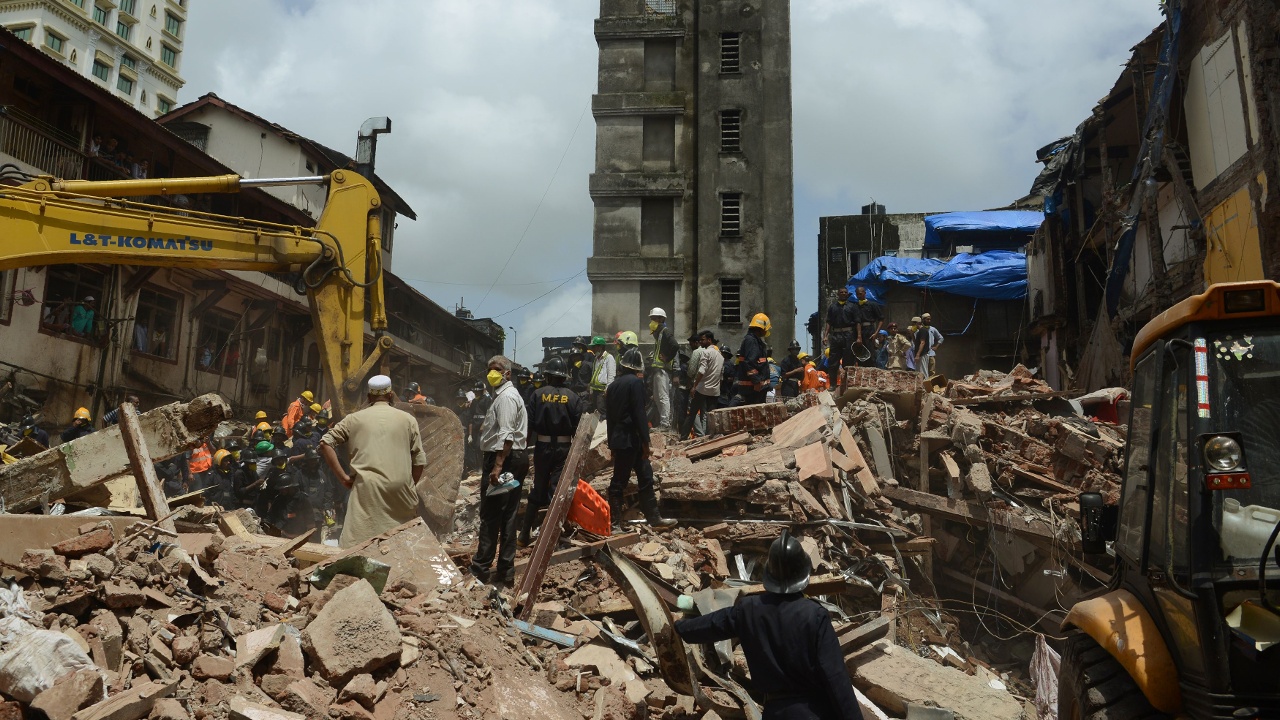 Погибших в результате обрушения здания в Мумбаи уже 34