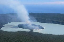 Из-за вулкана эвакуируют всех жителей острова Оба