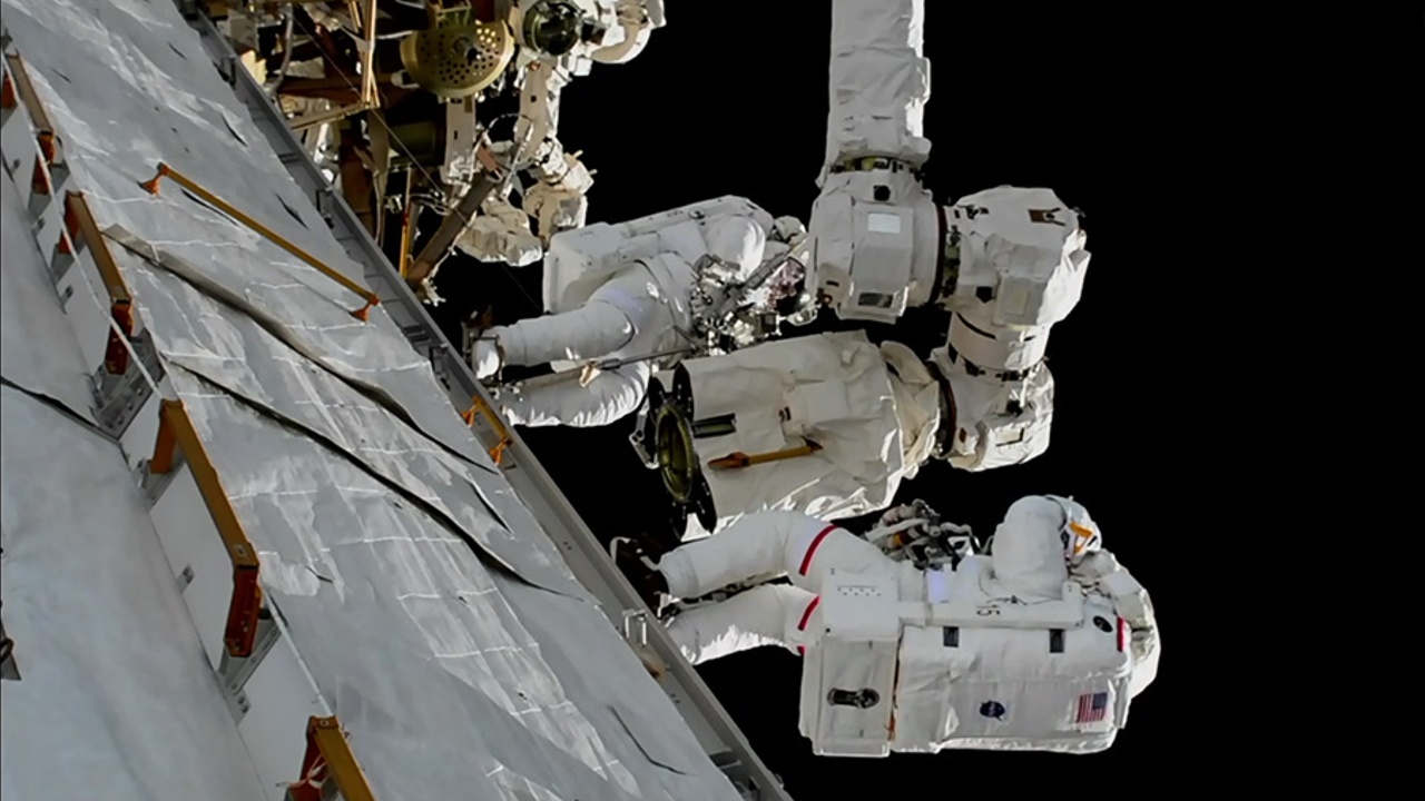 Астронавты НАСА отремонтировали манипулятор МКС в открытом космосе