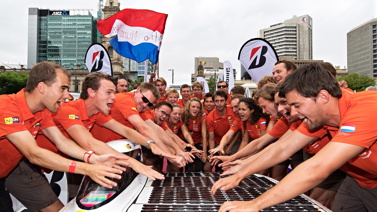 Экоралли World Solar Challenge-2017 выиграли нидерландцы
