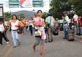 Страдания венесуэльцев: ни еды, ни виз