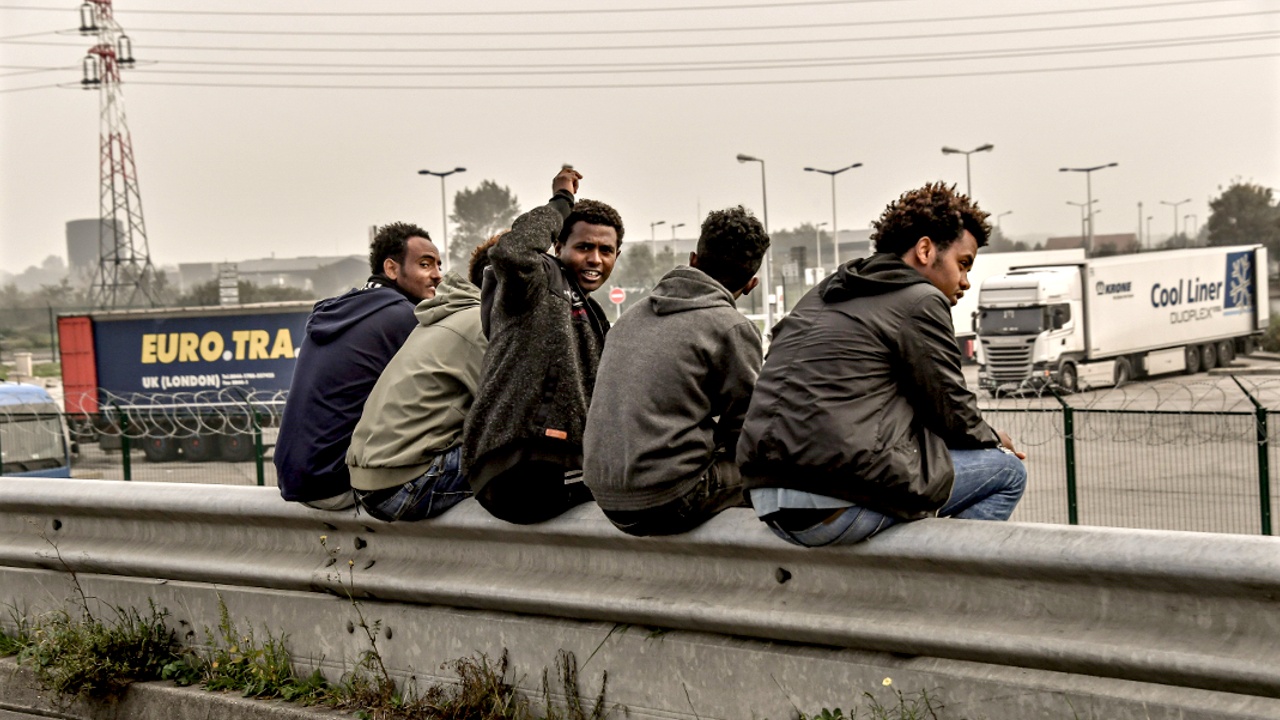 Год без «Джунглей»: в Кале продолжают жаловаться на мигрантов