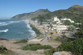 Волны за месяц разрушили пляж в Рио-де-Жанейро