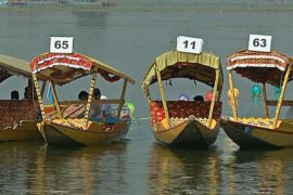 Гонки на шикарах устроили на озере Дал в Кашмире