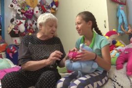 Израильская бабушка стала «кукольным доктором»