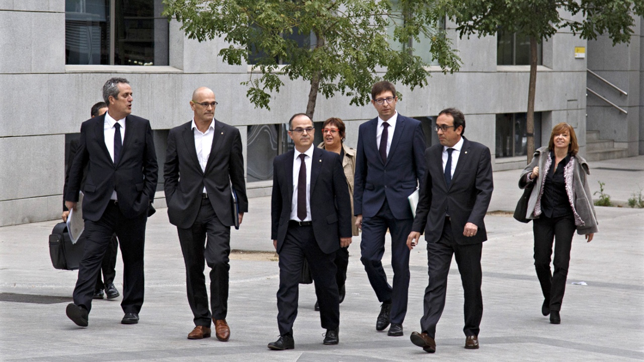 Суд арестовал восьмерых членов отстранённого правительства Каталонии