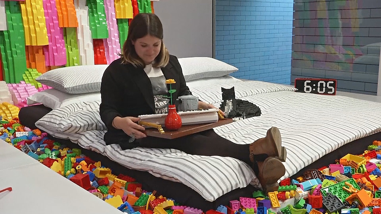 Любители Lego соревнуются за возможность переночевать в Lego House