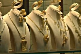Ливийцы продают золото, чтобы свести концы с концами