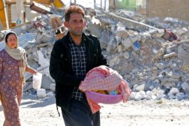 Пострадавшие от землетрясения иранцы просят помощи