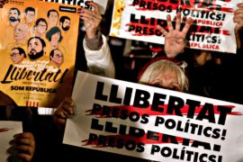Каталонцы потребовали освободить двух заключённых активистов