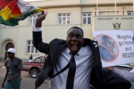 В Зимбабве празднуют отставку Роберта Мугабе