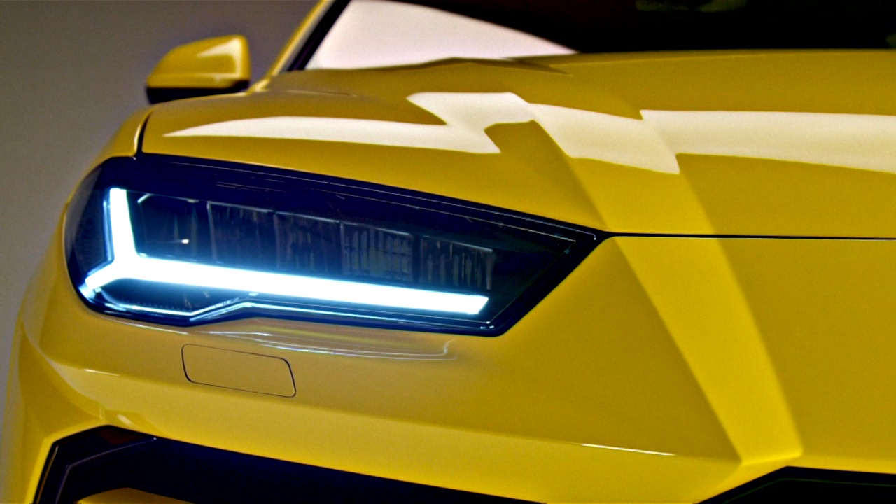 Первый кроссовер Lamborghini показали в серийной версии