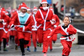Как Санта-Клаусы бегали по Европе ради благотворительности