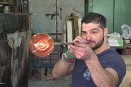 Палестинцы хранят традиции выдувания изделий из стекла