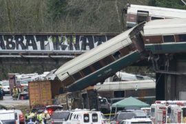 Несколько человек погибли при крушении поезда в Вашингтоне