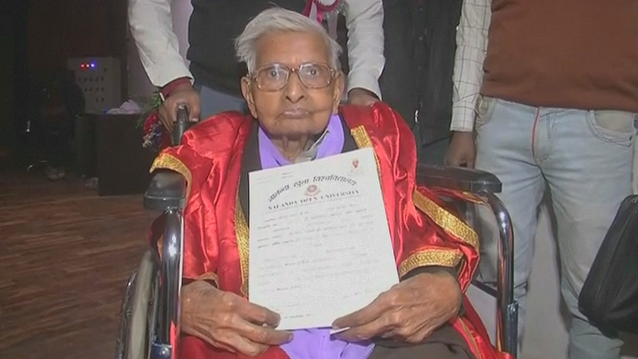 98-летний индиец получил диплом магистра экономики