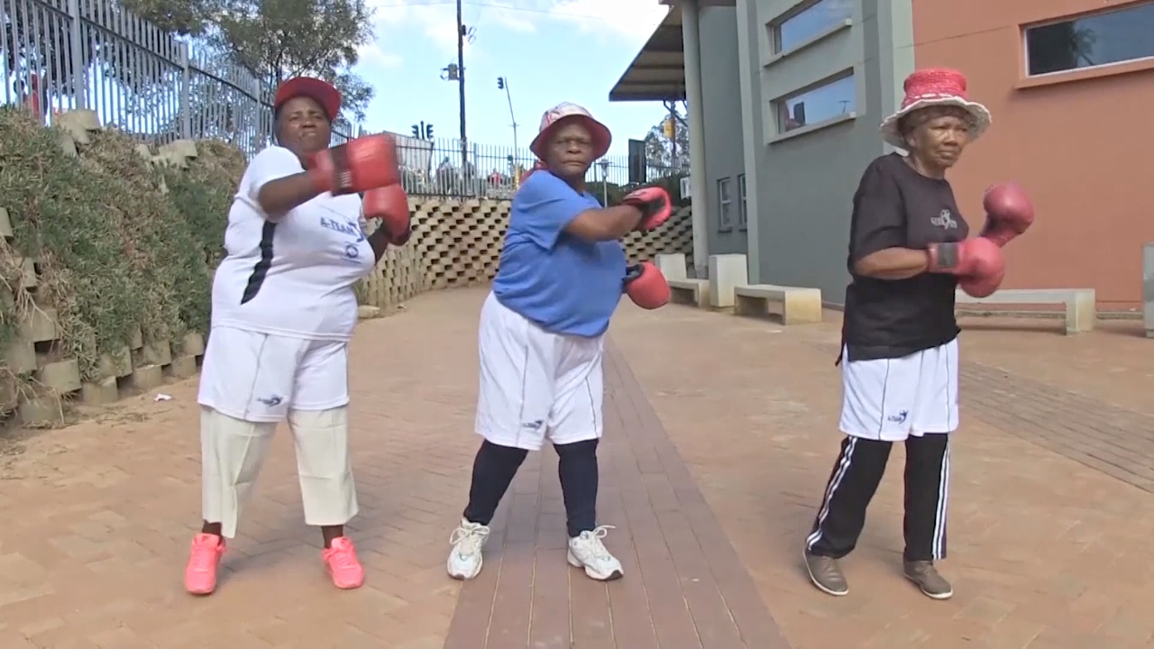Южноафриканские бабушки занялись боксом, чтобы победить болезни