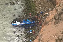 Автобус с пассажирами сорвался в пропасть в Перу