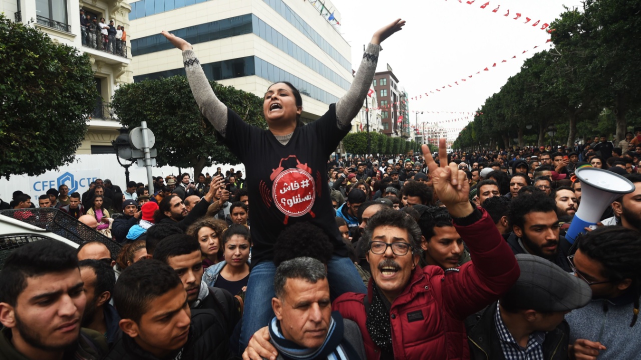 В Тунисе вспыхнули протесты против повышения цен и налогов