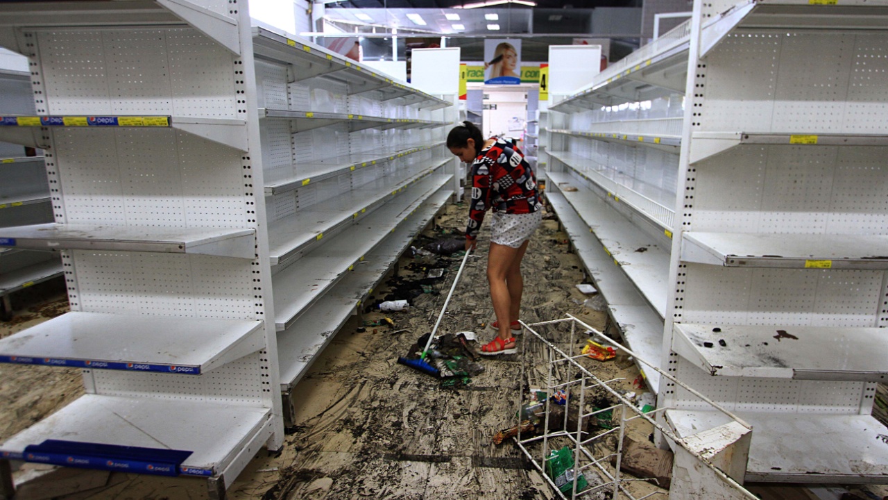 Волна грабежей в Венесуэле напугала владельцев магазинов