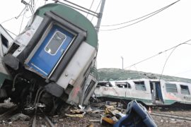 В Италии поезд сошёл с рельсов, есть жертвы