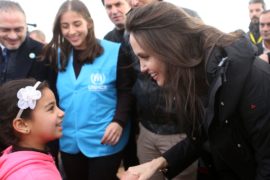 Анджелина Джоли снова пообщалась с сирийскими беженцами в Иордании