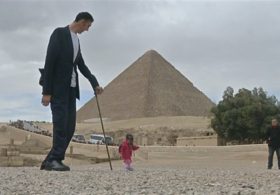 Самый большой и самая маленькая приехали к пирамидам в Гизе