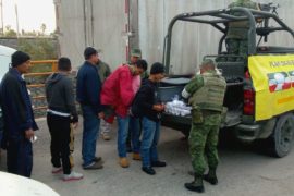 200 мигрантов обнаружили в двух грузовиках в Мексике