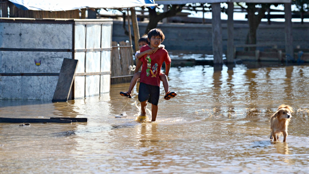 Тысячи боливийцев пострадали от наводнения