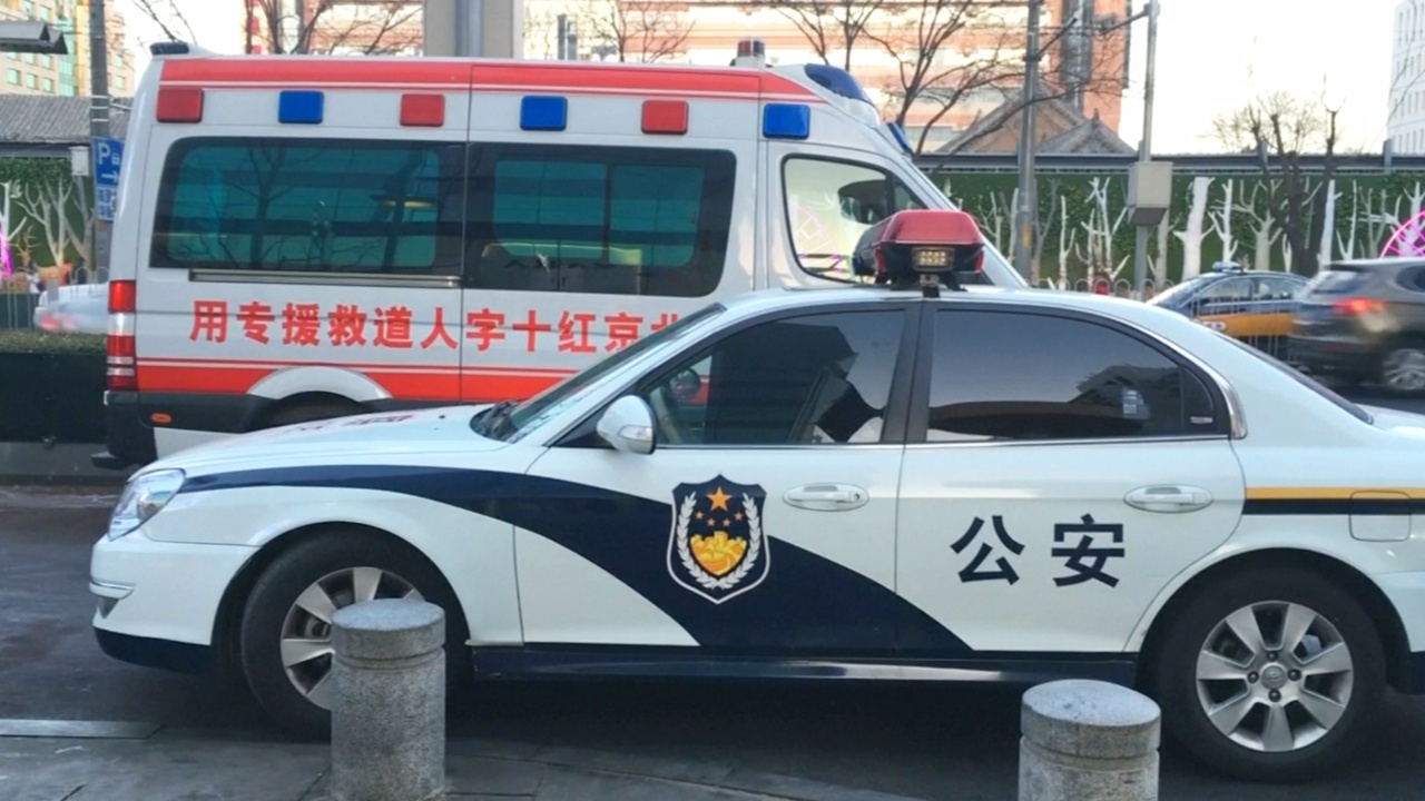 В пекинском ТЦ мужчина ранил ножом 13 человек, одна женщина погибла
