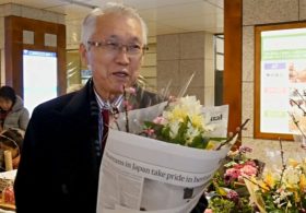 Японских мужчин приучают дарить цветы на 14 февраля