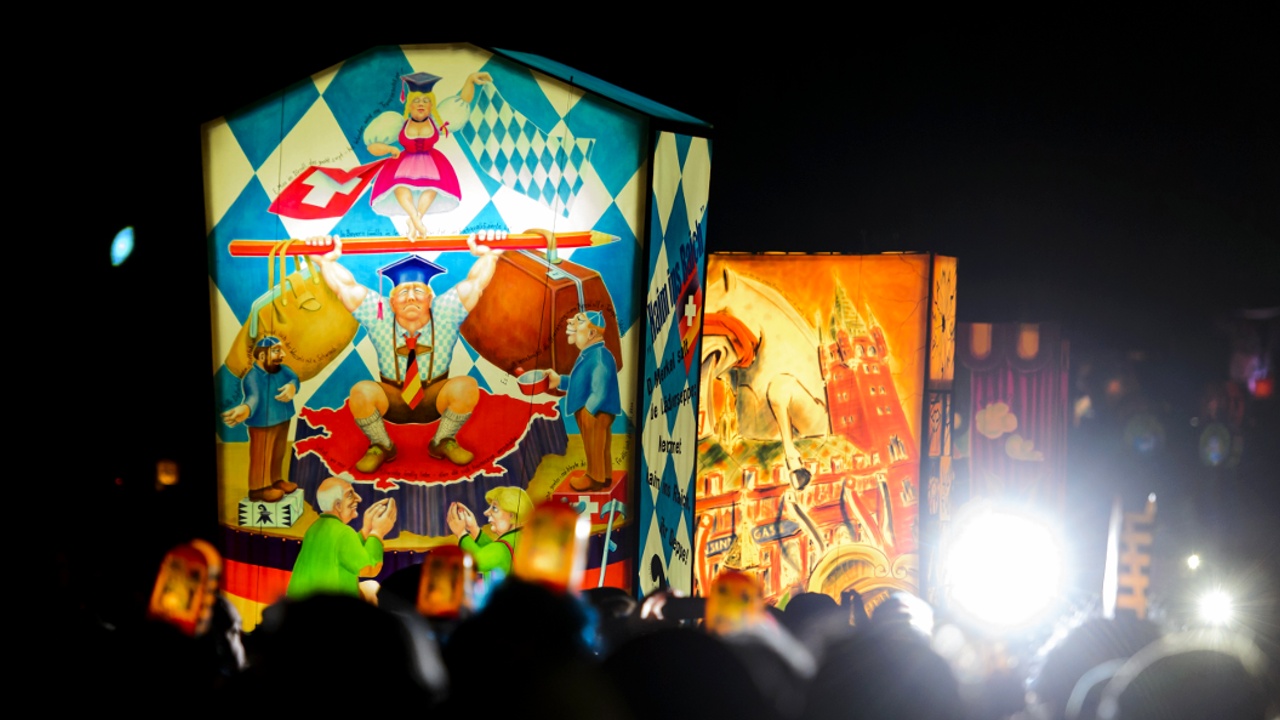 В Базеле празднуют «Фастнахт», признанный ЮНЕСКО наследием человечества
