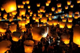 Праздник фонарей: 500 дронов поучаствовали в световом шоу в Китае