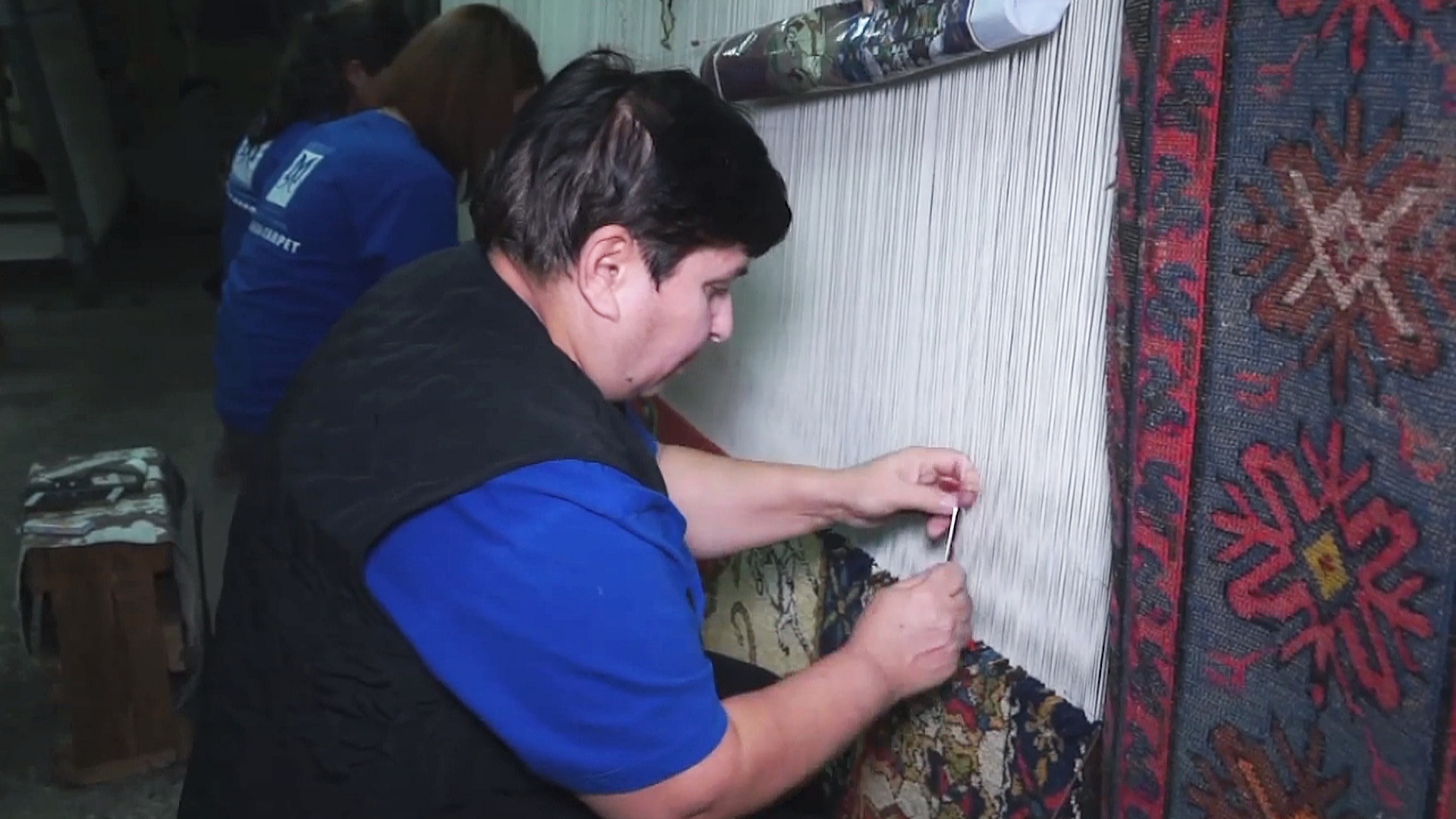 Традиции армянского ковроткачества хранит фабрика в Ереване