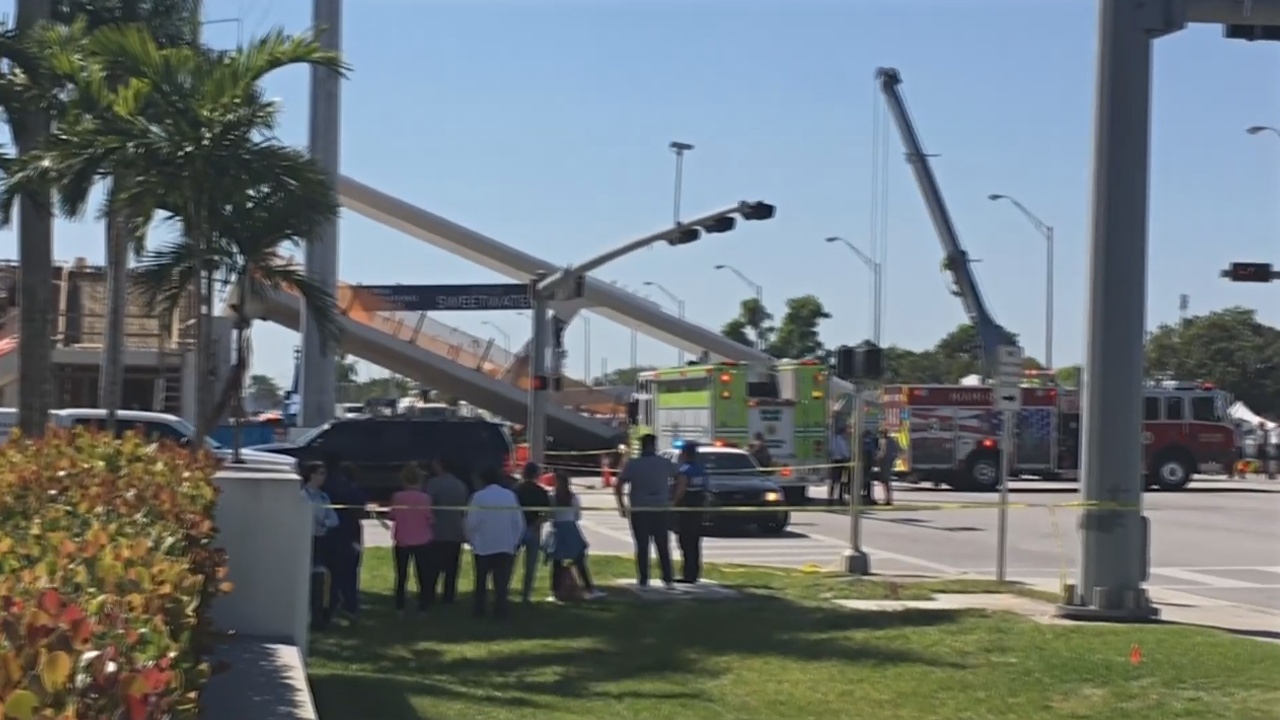 Рухнувший в Майами мост раздавил восемь автомобилей