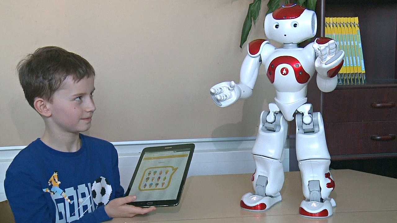 В финской школе языку и математике детей учат роботы