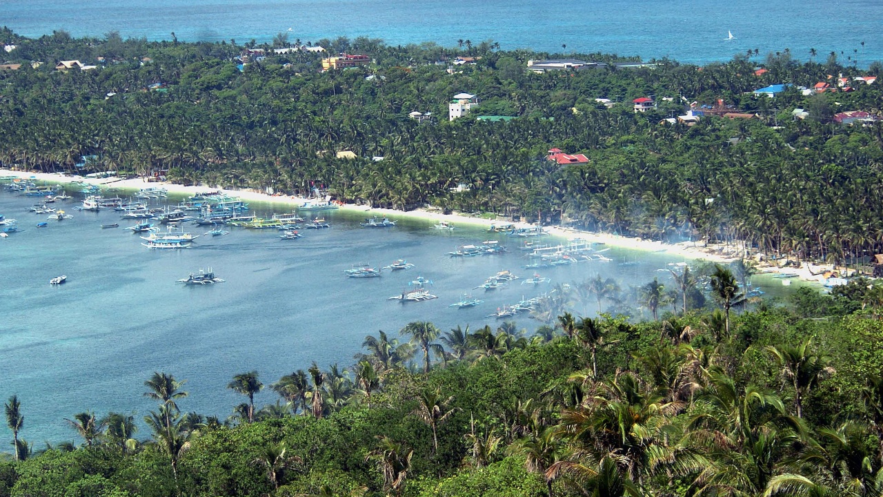 Остров Боракай закрывают для туристов из-за проблем с экологией