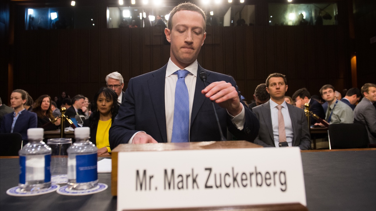 Марк Цукерберг ответил на вопросы сенаторов, акции Facebook поползли вверх