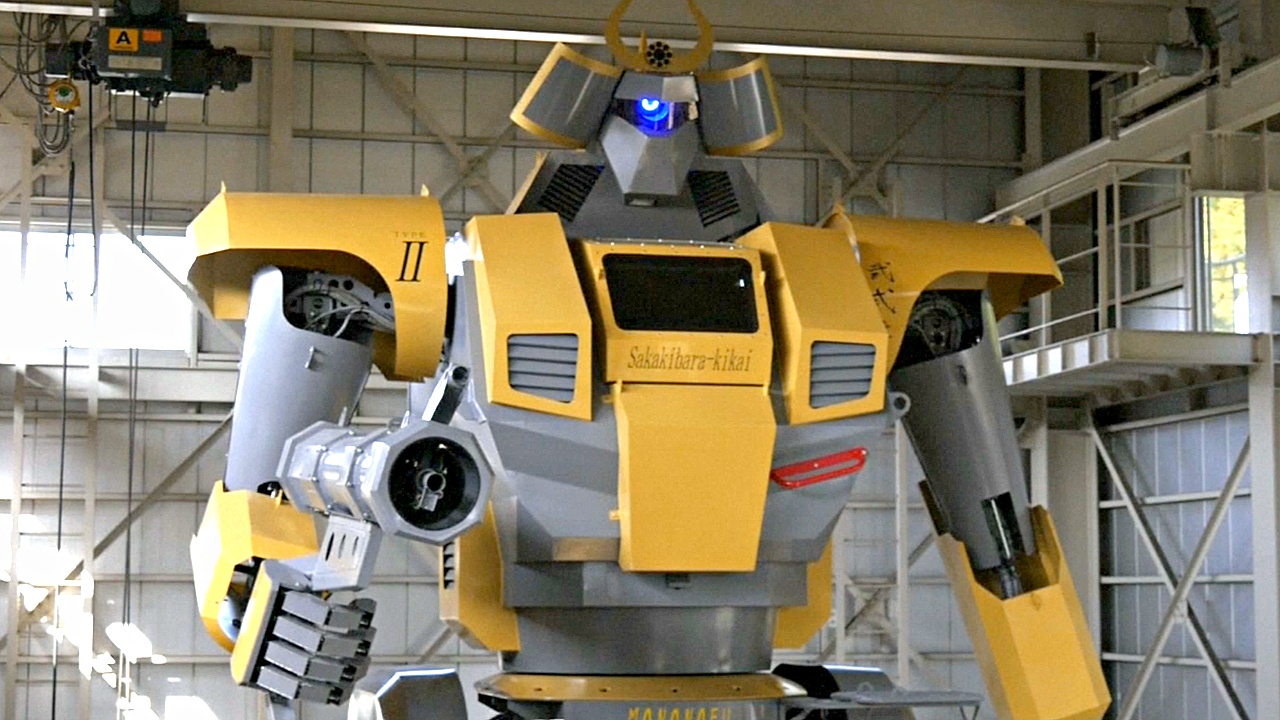 Японец создал гигантского робота высотой 8,5 метров