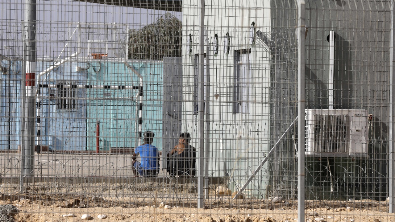 Израиль освободит 200 африканских мигрантов, ожидающих депортации